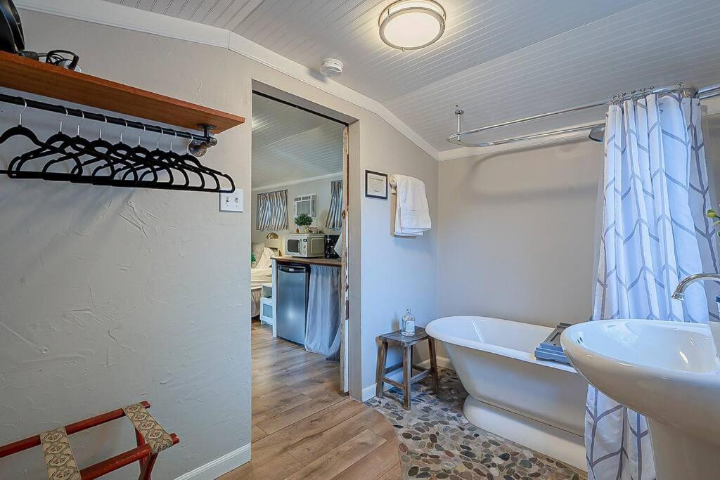 Cute Peaceful Tiny House Getaway W Backyard - Low Summer Rates! Tucson Ngoại thất bức ảnh